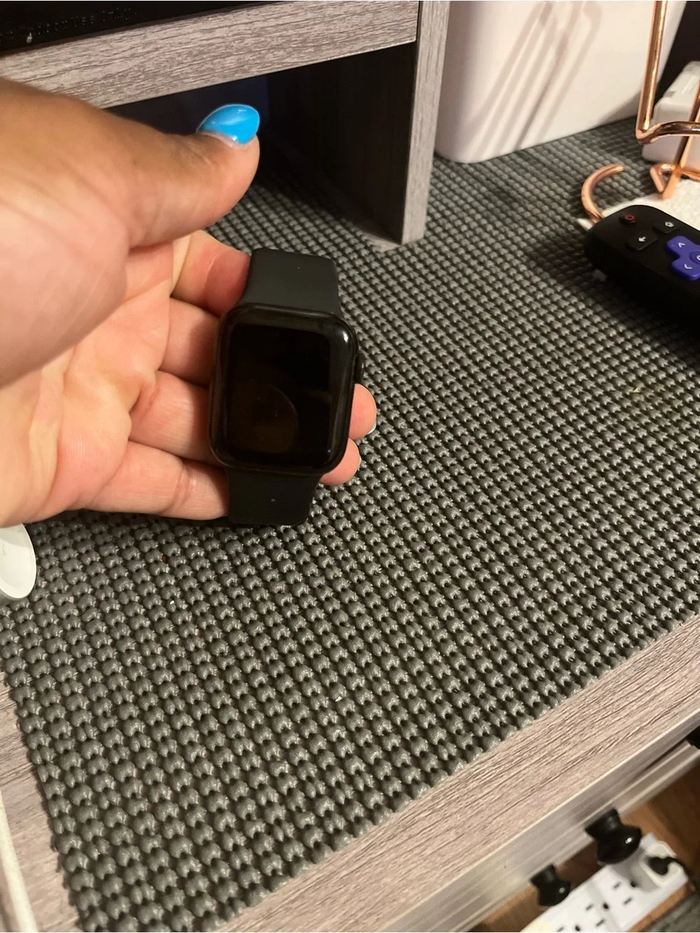 Black Smartwatch with Silicone Band - Modern Fitness Companion
